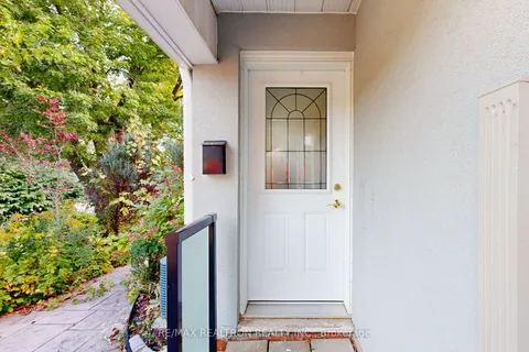56 Don Mor Drive, Newmarket, ON L3Y 1G7