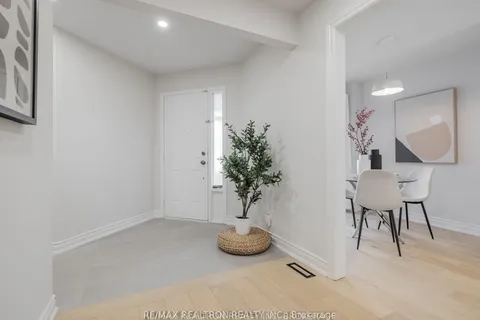 160 Charles Street, Vaughan, ON L4J 3C7