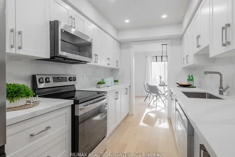 160 Charles Street, Vaughan, ON L4J 3C7