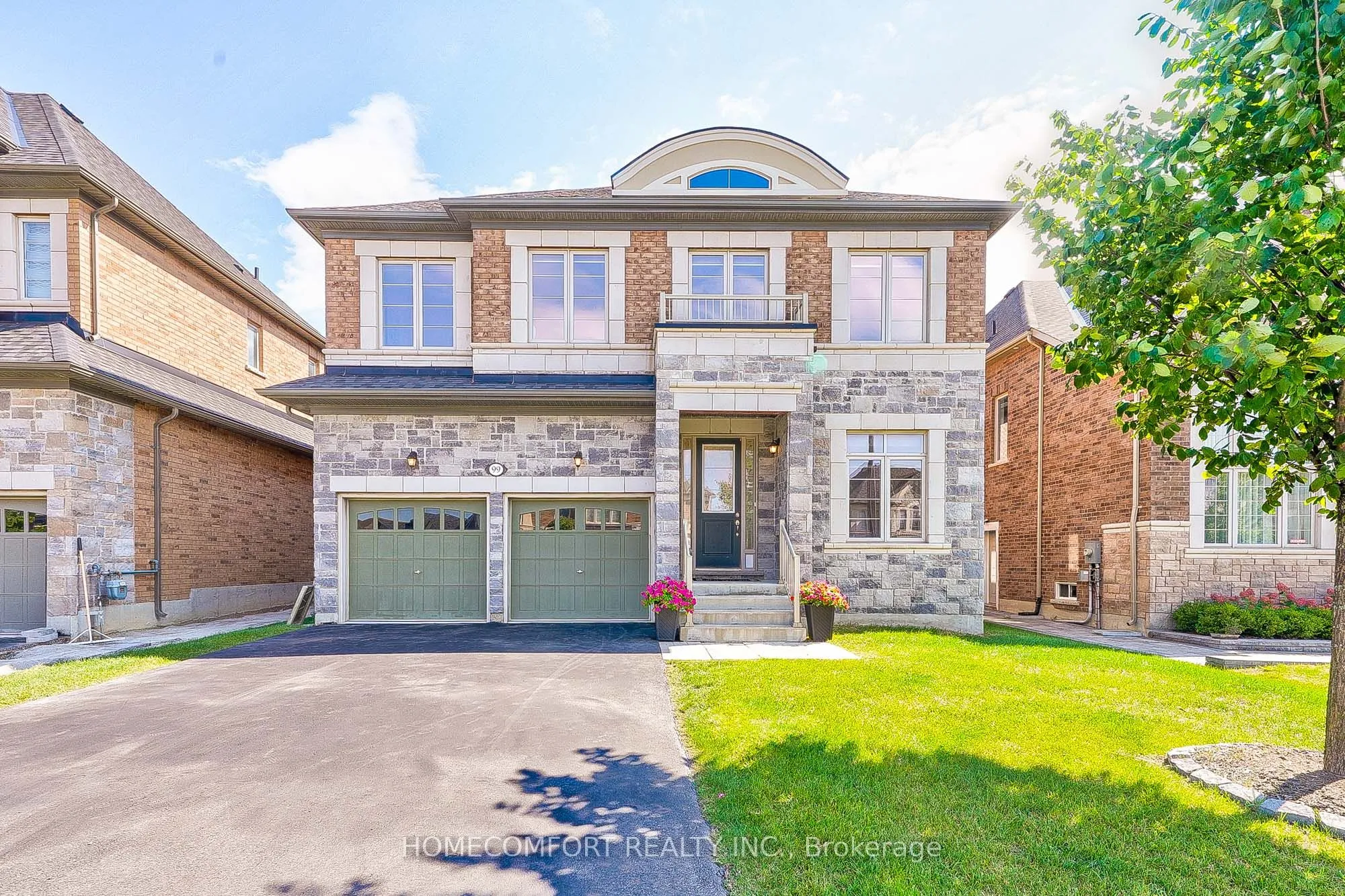 99 Mitchell Place, Newmarket, ON L3Y 0C7