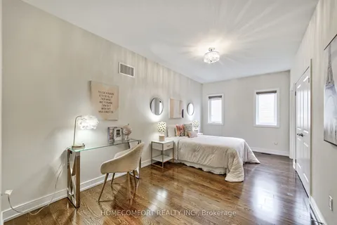 99 Mitchell Place, Newmarket, ON L3Y 0C7