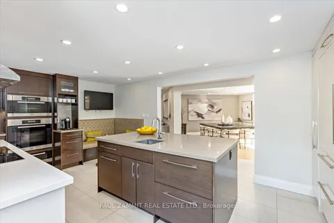 162 Bayview Fairways Drive, Markham, ON L3T 2Y8