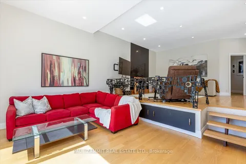 162 Bayview Fairways Drive, Markham, ON L3T 2Y8