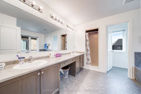 7 Kenneth Ross Bend, East Gwillimbury, ON L9N 0T7