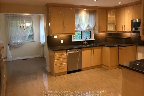 129 Crestwood Road, Vaughan, ON L4J 1A7