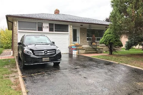 129 Crestwood Road, Vaughan, ON L4J 1A7