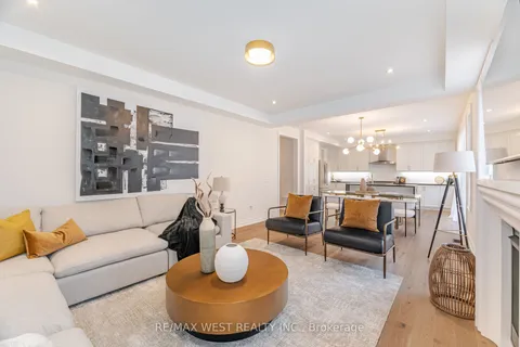 14 Kenneth Rogers Crescent, East Gwillimbury, ON L9N 0S2