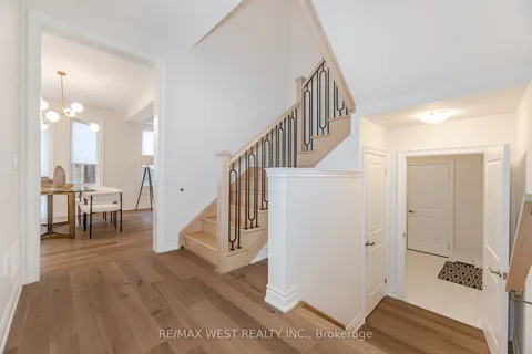 14 Kenneth Rogers Crescent, East Gwillimbury, ON L9N 0S2