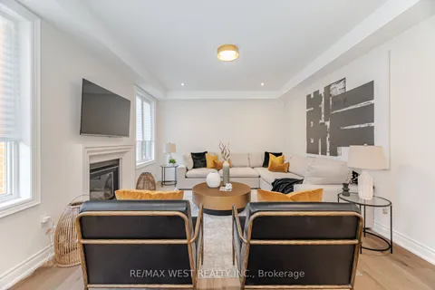 14 Kenneth Rogers Crescent, East Gwillimbury, ON L9N 0S2