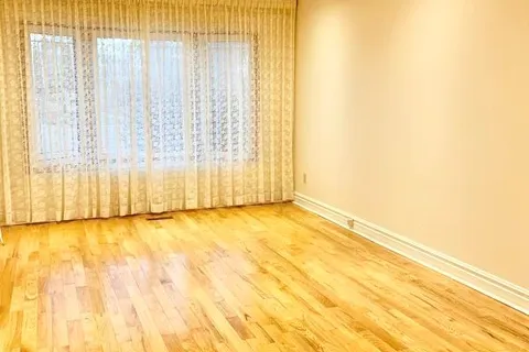 505 London Road, Newmarket, ON L3Y 6E4
