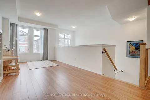 7 Sissons Way, Markham, ON L6B 1R2