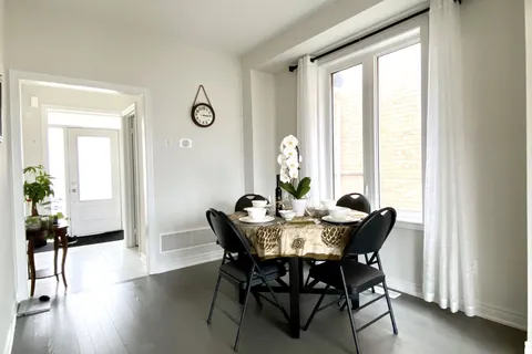 19 Sam Battaglia Crescent, Georgina, ON L0E 1R0