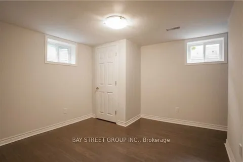 1011 Janette Street, Newmarket, ON L3Y 3C4