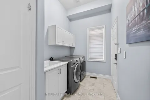 15 Lewis Avenue, Bradford West Gwillimbury, ON L3Z 0W9