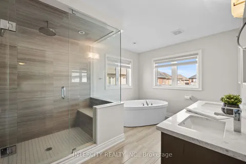 15 Lewis Avenue, Bradford West Gwillimbury, ON L3Z 0W9