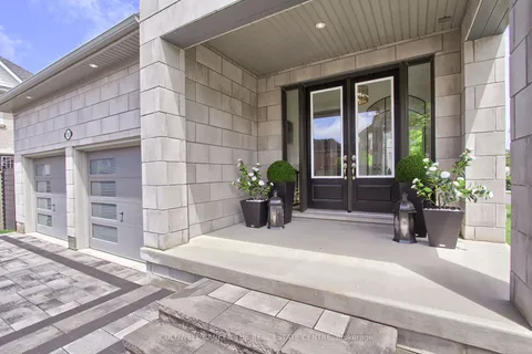92 Maple Fields Circle, Aurora, ON L4G 0P5