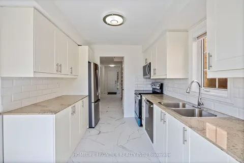 21 Lancaster Court, Georgina, ON L4P 4A1