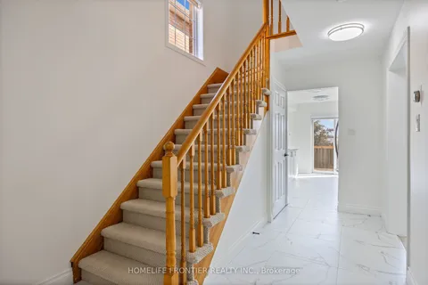 21 Lancaster Court, Georgina, ON L4P 4A1