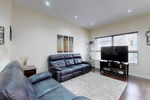 17 Henrietta Street, Markham, ON L6C 2E9