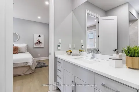 225 Sunnybrae Avenue, Innisfil, ON L9S 1K4