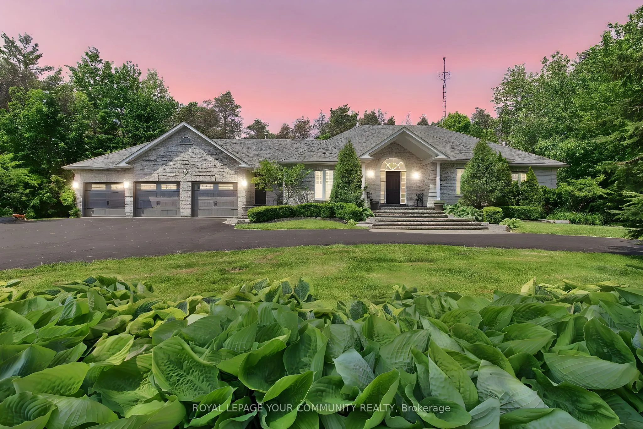 8 Pelosi Way, East Gwillimbury, ON L0G 1M0
