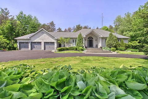 8 Pelosi Way, East Gwillimbury, ON L0G 1M0