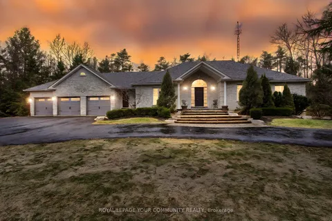 8 Pelosi Way, East Gwillimbury, ON L0G 1M0