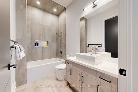 11 Hollywood Crescent, King, ON L0G 1N0