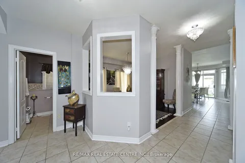 384 Highglen Avenue, Markham, ON L3S 4J3