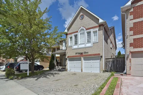 384 Highglen Avenue, Markham, ON L3S 4J3