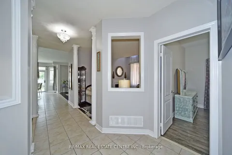 384 Highglen Avenue, Markham, ON L3S 4J3