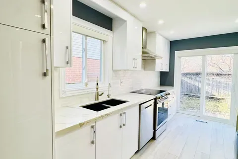108 Nightstar Drive, Richmond Hill, ON L4C 8H1