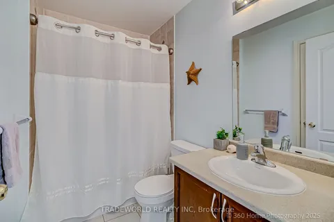 13 Empress of Australia Lane, Markham, ON L6C 0P3
