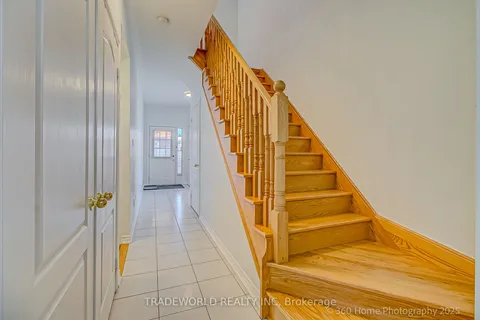 13 Empress of Australia Lane, Markham, ON L6C 0P3