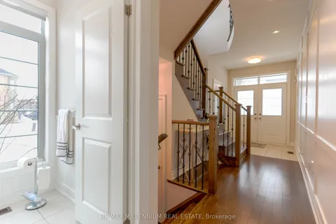 40 Frederick Pearson Street, East Gwillimbury, ON L9N 0R8