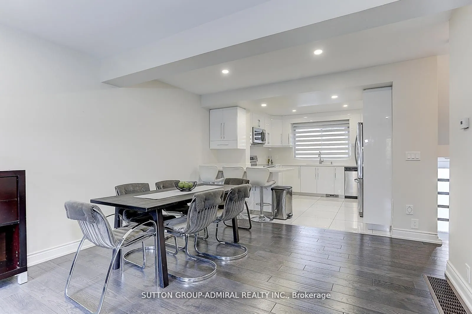 52 Chabad Gate, Vaughan, ON L4J 2R3