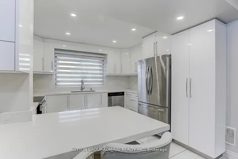52 Chabad Gate, Vaughan, ON L4J 2R3