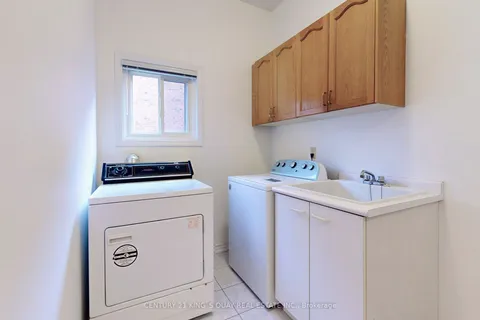 83 Berwick Crescent, Richmond Hill, ON L4C 0B7