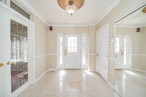 142 Hillsview Drive, Richmond Hill, ON L4C 1T2