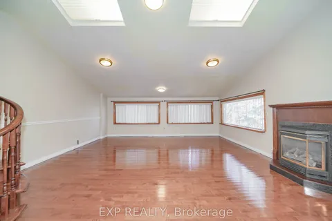 142 Hillsview Drive, Richmond Hill, ON L4C 1T2