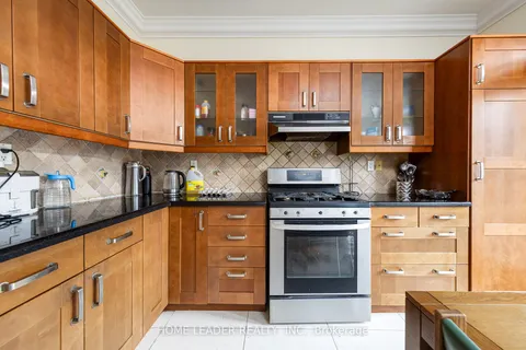 135 spruce Avenue, Richmond Hill, ON L4C 6V9