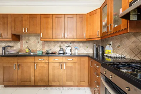 135 spruce Avenue, Richmond Hill, ON L4C 6V9