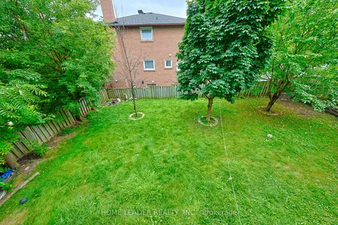 135 spruce Avenue, Richmond Hill, ON L4C 6V9