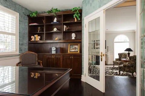 4 Lenarthur Court, Aurora, ON L4G 6M2