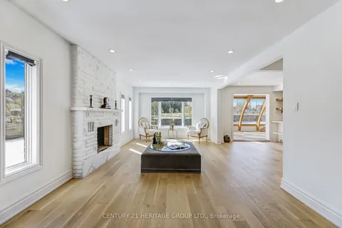 243 Murray Drive, Aurora, ON L4G 5X1