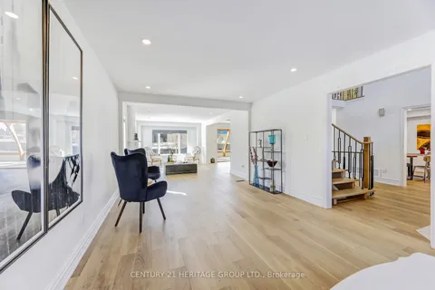 243 Murray Drive, Aurora, ON L4G 5X1