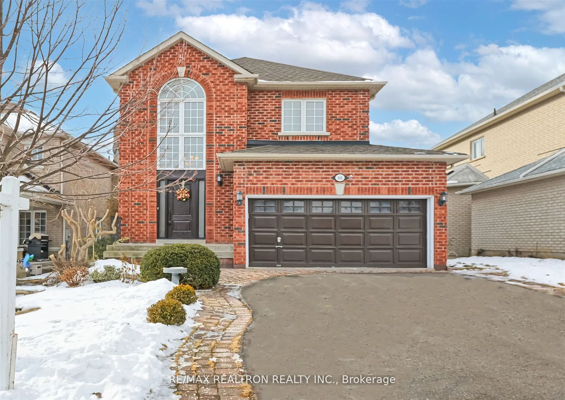 945 Best Circle, Newmarket, ON L3X 2K9
