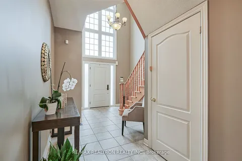945 Best Circle, Newmarket, ON L3X 2K9