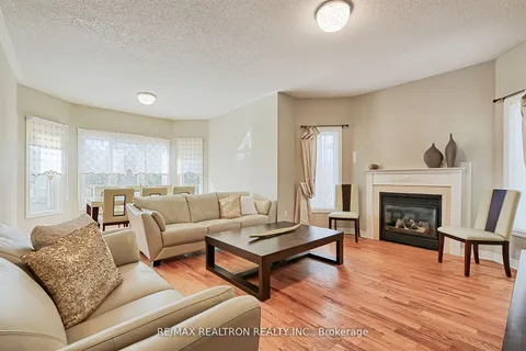 945 Best Circle, Newmarket, ON L3X 2K9