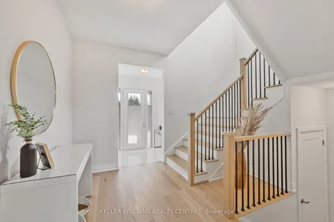 38 Wraggs Road, Bradford West Gwillimbury, ON L3Z 4N1